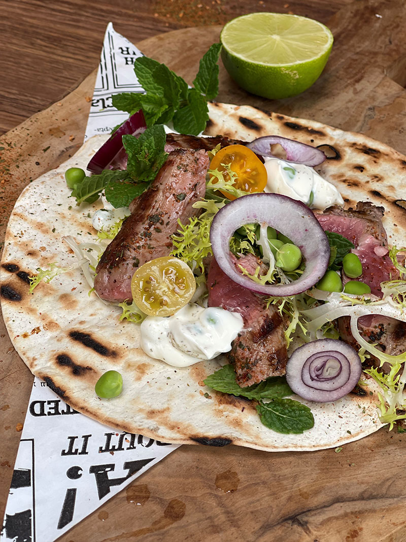 Grillet irsk lammemørbrad i wraps